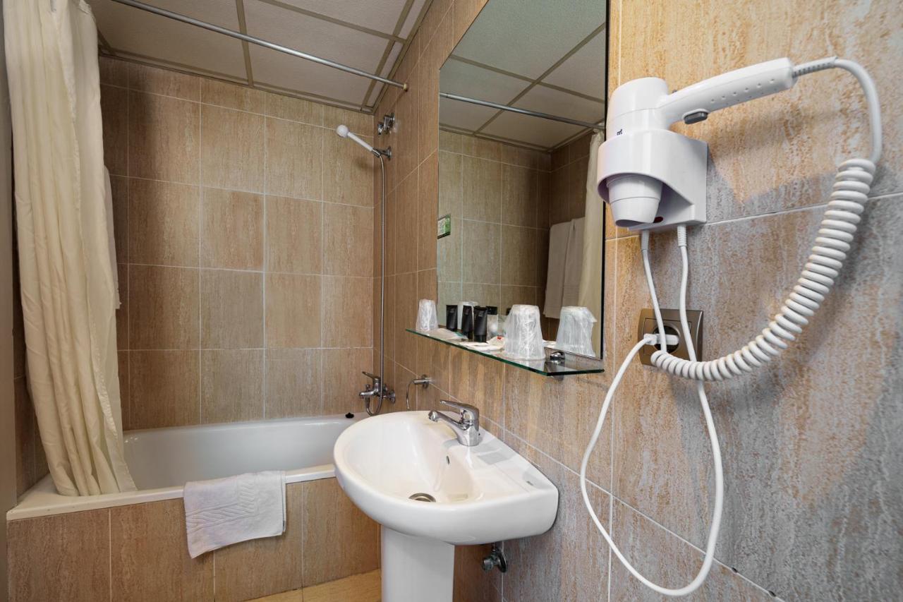 Hotel Regio トレラベーガ エクステリア 写真