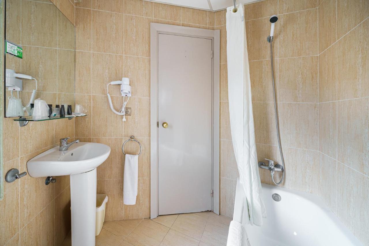 Hotel Regio トレラベーガ エクステリア 写真